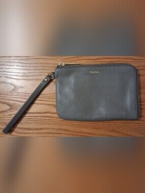 NWOT Fossil Grey Pebble Zip Around Casual Everyday Wristlet Clutch Wallet Bag